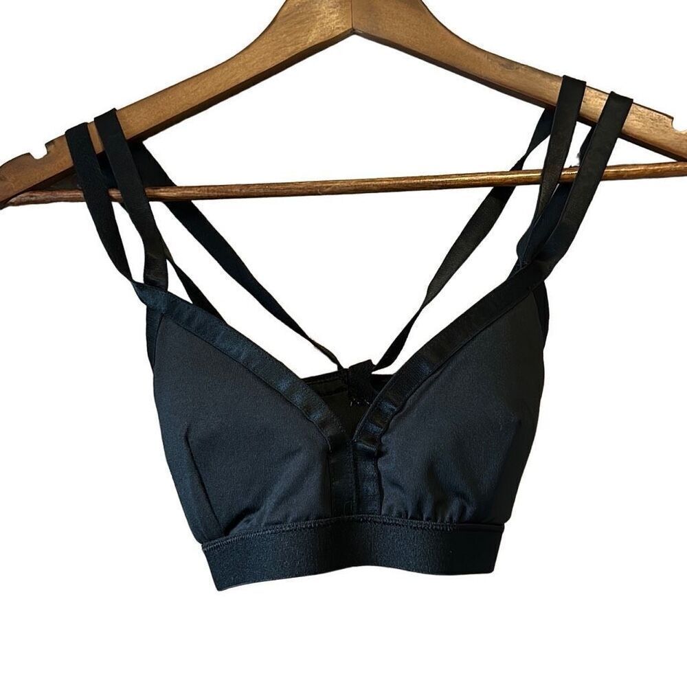 Forever 21  black sports bra size small‎